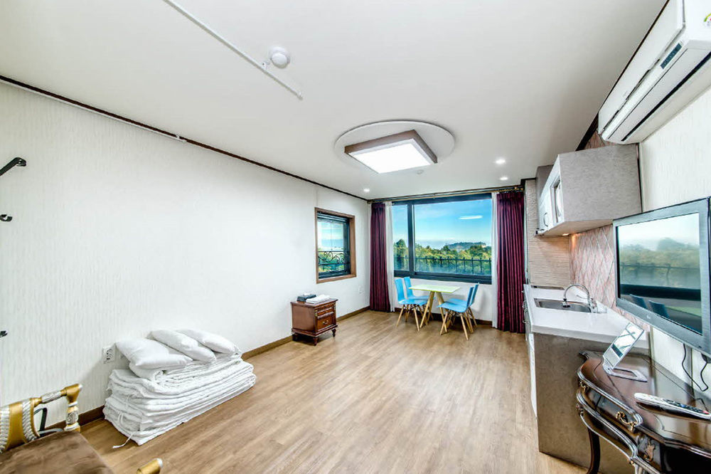 Olleyo Resort Сеогвипо Екстериор снимка