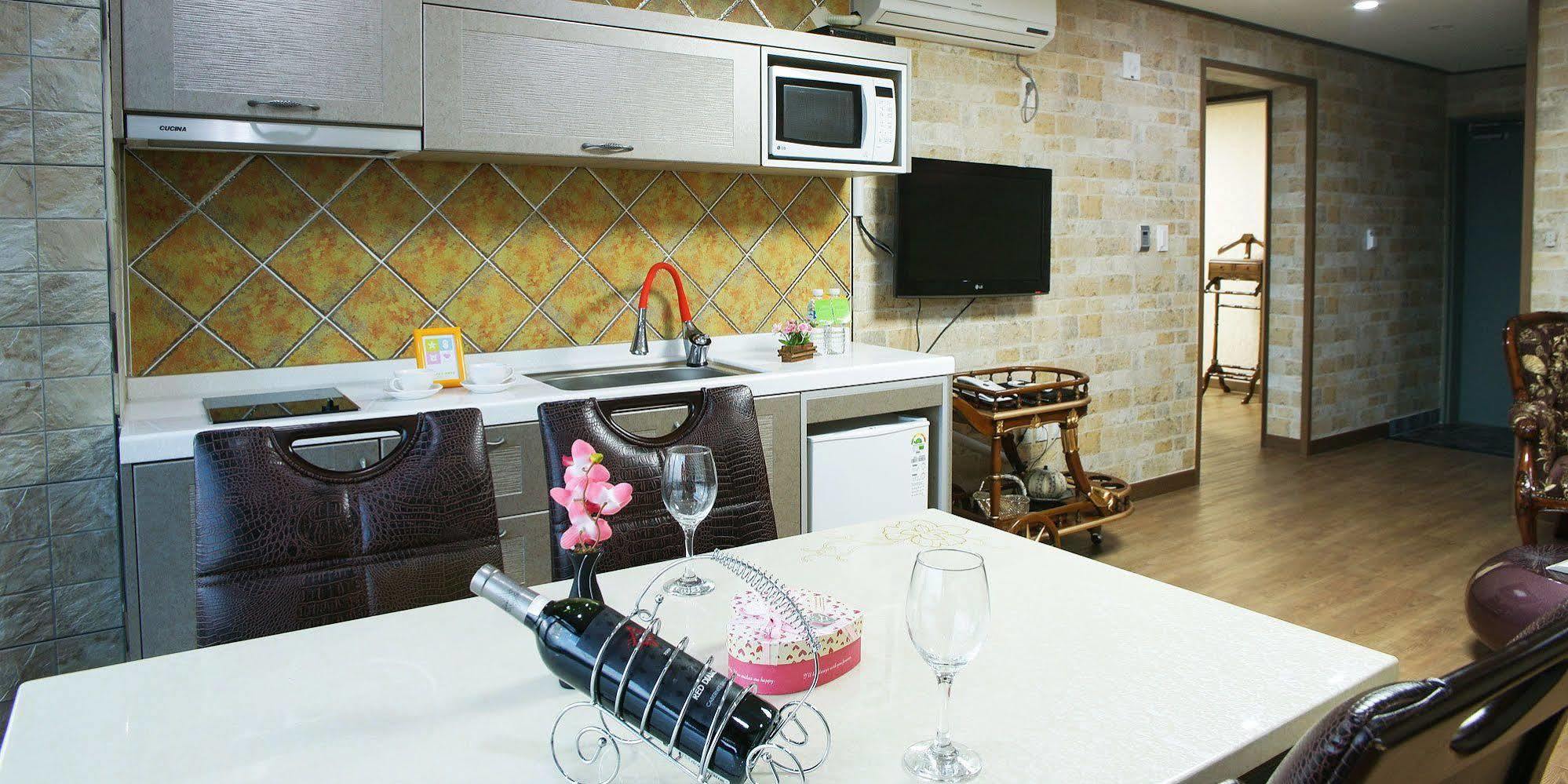 Olleyo Resort Сеогвипо Екстериор снимка