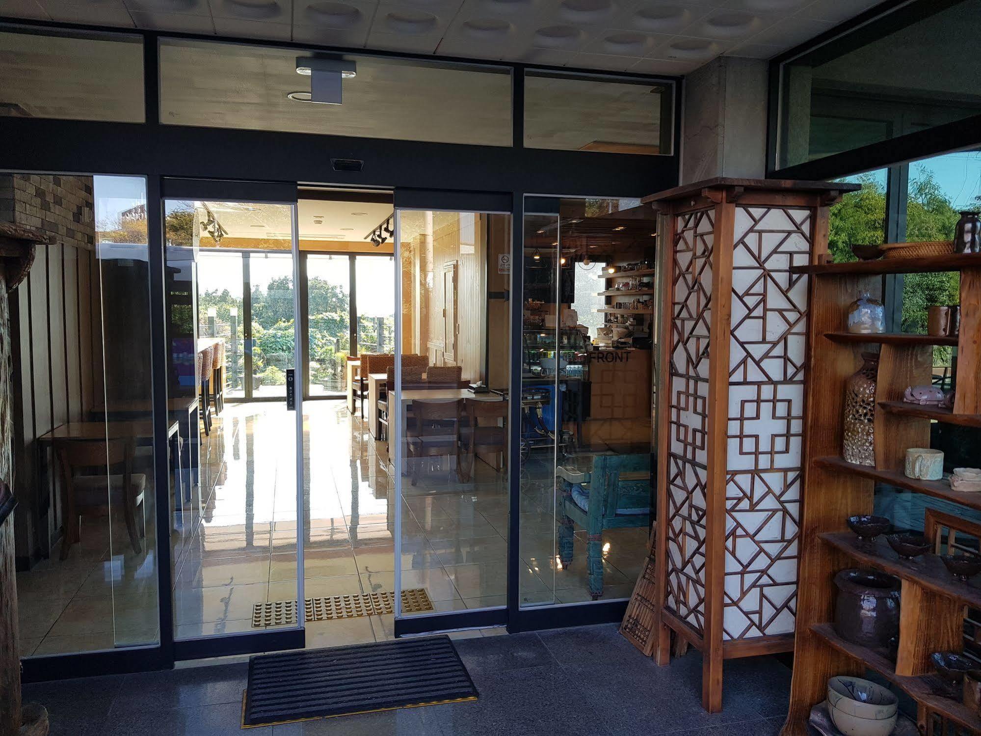 Olleyo Resort Сеогвипо Екстериор снимка